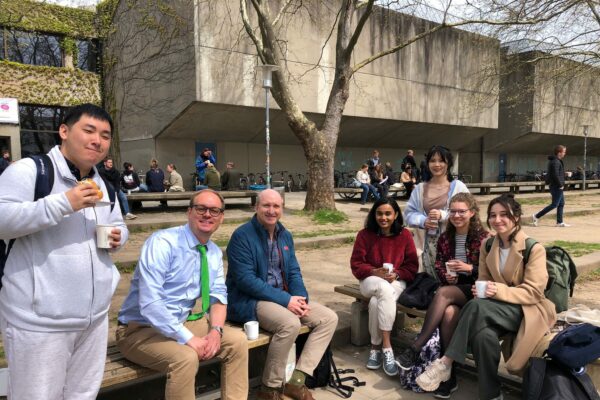 Dr. Snodgrass enjoys coffee with Göttingen students